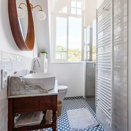 Greeter-bel Au Pied Des Falaises D'etretat