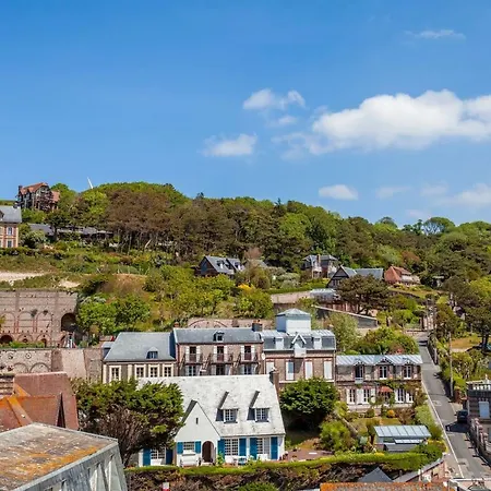 Greeter-bel Au Pied Des Falaises D'etretat Étretat