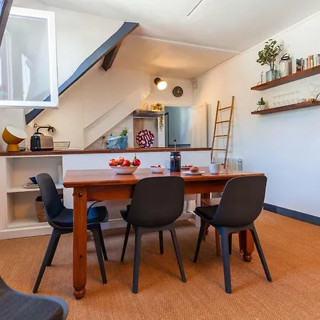 Greeter-bel Au Pied Des Falaises D'etretat