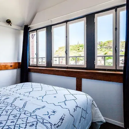 Greeter-bel Au Pied Des Falaises D'etretat Daire Étretat